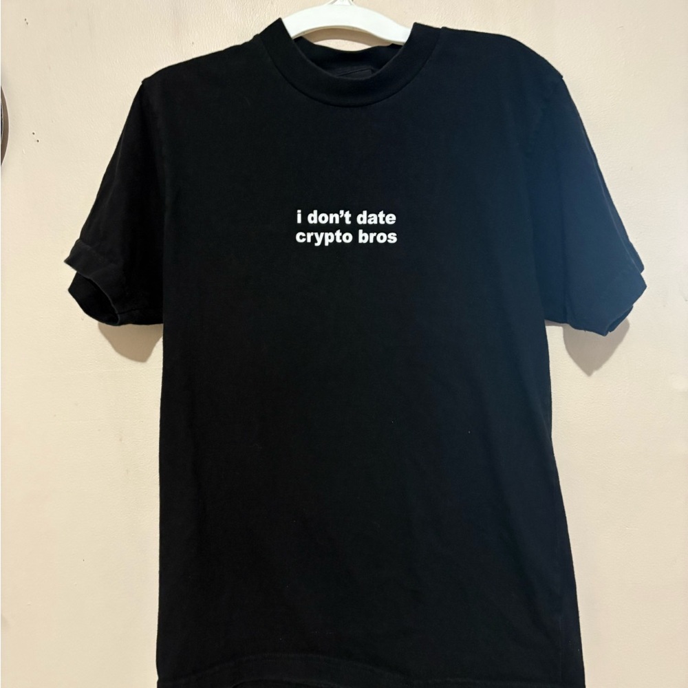 Teddy Fresh “I don’t date crypto bros” black t-shirt: size small